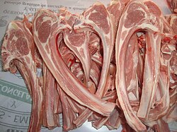 Chuletas de cordero pascual en exhibición