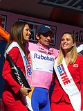 Denís Menshov vistiendo la maglia rosa en el Giro de Italia 2009