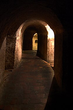 Túnel subterráneo interior del castillo de San Felipe de Barajas