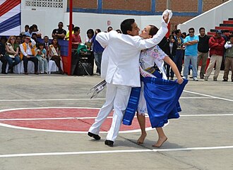 Parejas de baile en el Festival de la Marinera
