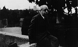Manuel Azaña fotografiado en Aranjuez en 1932