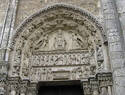 Tímpano del portal derecho