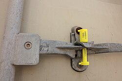 Precinto de seguridad en un contenedor
