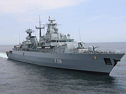 Fragata F 218 navegando en el Mar del Norte
