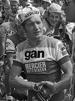Ciclistas del equipo Mercier en competición