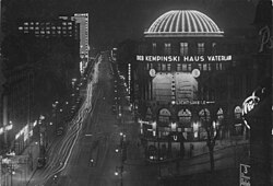 Vista nocturna de la Potsdamer Platz hacia Stresemannstraße en 1932