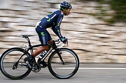 Nairo Quintana compitiendo en la contrarreloj al Col d'Èze en la París-Niza