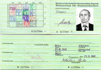 Carné de identidad de Vladimir Putin emitido por la Stasi