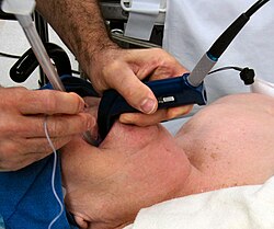 Procedimiento de intubación traqueal en entorno hospitalario