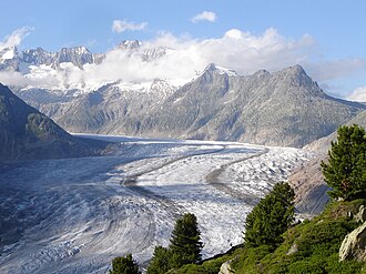Vista general del glaciar Aletsch en los Alpes suizos