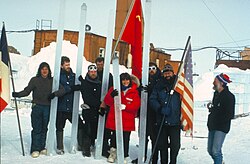 Equipo de la base Vostok con testigos de hielo sin procesar