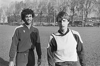 Ruud Gullit junto a Johan Cruyff en el Feyenoord en 1983