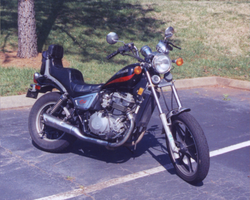 Fotografía general de una motocicleta Kawasaki 454 LTD