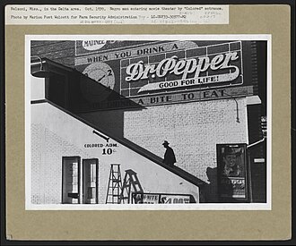 Entrada para negros en un cine de Belzoni, Misisipi, en 1939.