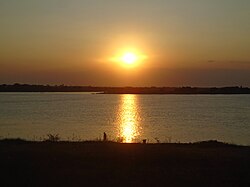 Atardecer en el Río Paraguay a su paso por Concepción, Paraguay