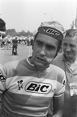 Luis Ocaña portando el maillot del equipo ciclista Bic