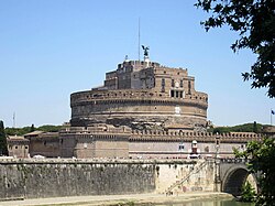 Vista del castillo desde el Ponte Vittorio Emanuele II