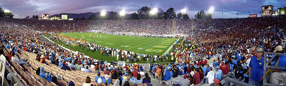 Vista general de las gradas y el campo del Rose Bowl