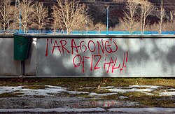 Grafiti pidiendo la oficialidad del aragonés