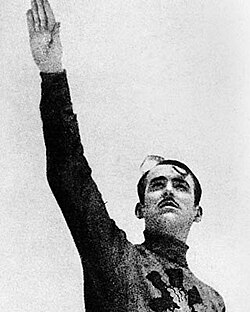 Ramiro Ledesma realizando el saludo fascista