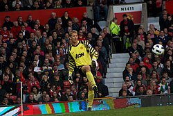 Edwin van der Sar vistiendo la camiseta del Manchester United en 2010