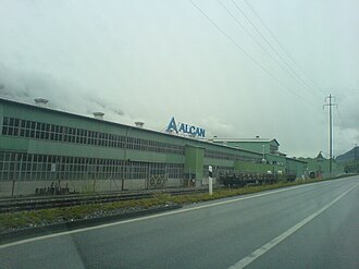 Planta industrial de aluminio ubicada en Valais, Suiza.