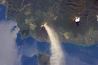 Volcán Ulawun e Isla Lolobau