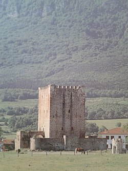 Torre medieval de los Velasco en Lezana de Mena
