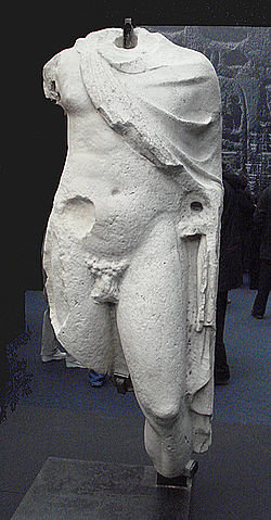 Estatua de Ptolomeo III vestido como Hermes