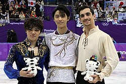 Yuzuru Hanyu en el pódium de Pyeongchang 2018