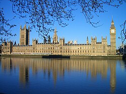 Fachada del Palacio de Westminster en Londres.