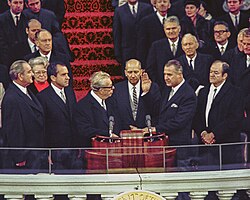 Cuatro exvicepresidentes de los Estados Unidos en una fotografía histórica.