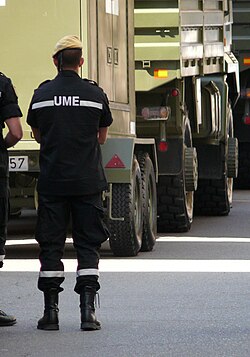 Miembro de la UME equipado para operativos
