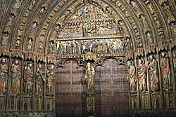 Pórtico policromado de la iglesia de Santa María de los Reyes