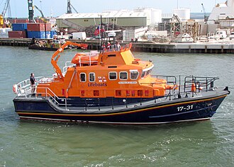 Fotografía de un bote salvavidas en operaciones de la RNLI