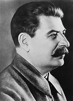 Retrato oficial de Iósif Stalin durante la guerra