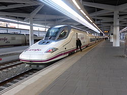 Tren de alta velocidad en la estación de Valencia-Joaquín Sorolla