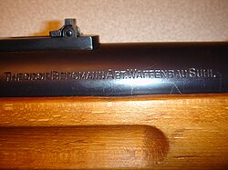Detalle del marcaje de la Fábrica de Armas Theodor Bergmann