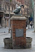 Fuente del Pato situada en un espacio público
