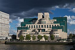 Edificio SIS, sede del MI6 en Londres, Reino Unido
