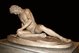 Fotografía de la escultura clásica de El Gálata moribundo en los Museos Capitolinos de Roma