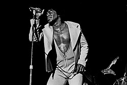 James Brown actuando en directo en Hamburgo en 1973