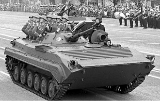 BMP-1 desfilando en Berlín en 1988