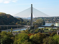 Río Mosa y puente Père Pîre en Wanze