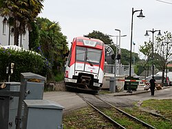 Tren de Cercanías cubriendo una línea regional