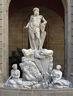 Conjunto escultórico de Neptuno con tridente en la Lonja de Mar de Barcelona.