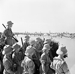 Soldados británicos a las puertas de Bagdad en 1941