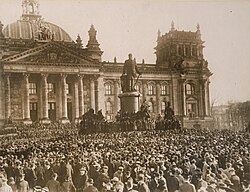 Proclamación de la República alemana frente al Reichstag