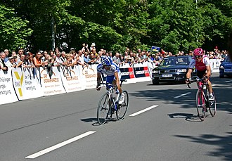 Fotografía histórica vinculada al Tour de la Hainleite con ciclistas en competición.