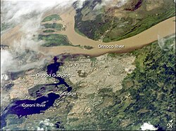 Confluencia del río Orinoco con el río Caroní